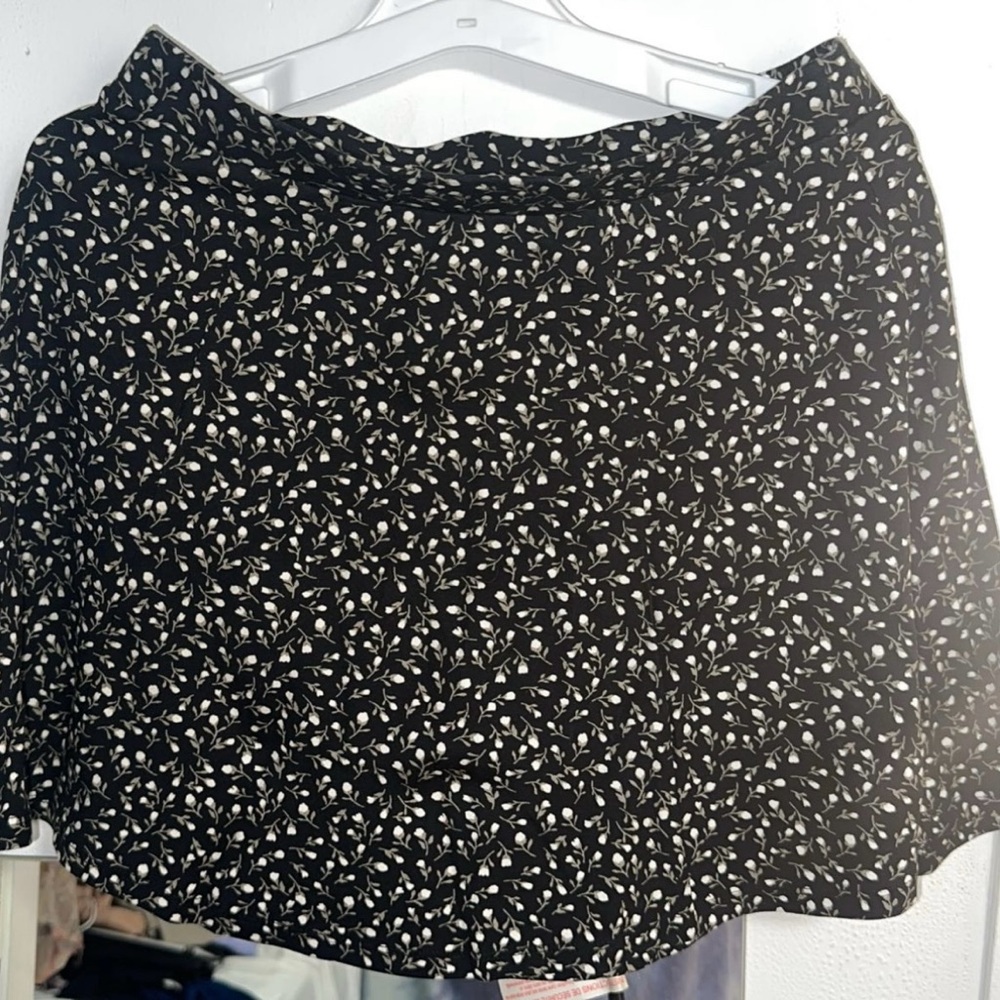 Forever 21 Black and White Floral A-Line Skirt